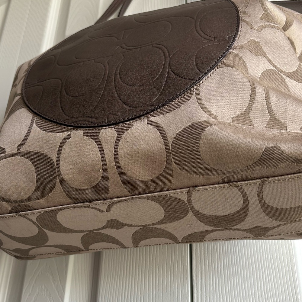 Coach Signature Laura Tote Bag F18335 Brown Tan Preppy Shoulder Purse - Picture 4 of 10